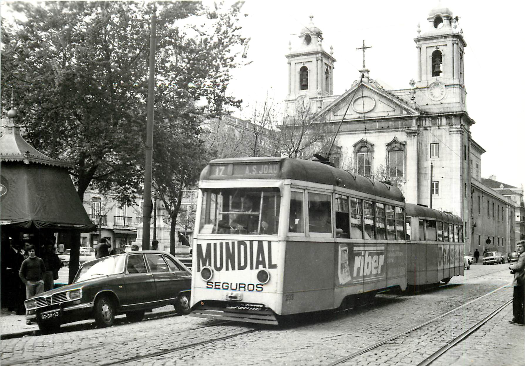 CPM Linie 17 in Lissabon Serie 40 Triebwagen 