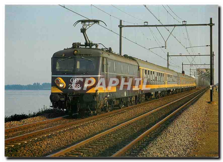 CPM Locomotive 2558 heading passenger train near Hollands Diep 