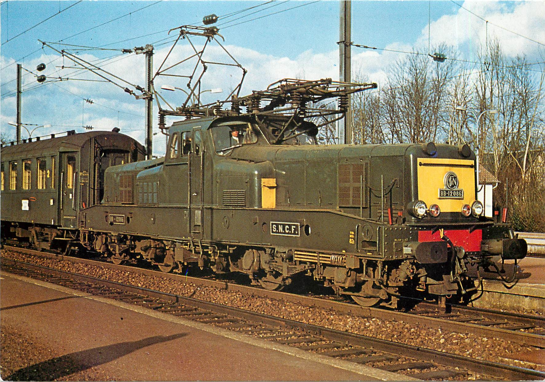 CPM Tram CP 53 La BB 12086 en gare de Valmondois 