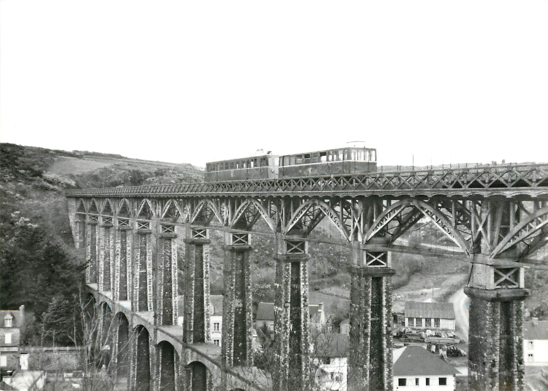 CPM Autorail Renault ABH et remorque Brissonneau et Lotz sur le viaduc de Brehec 