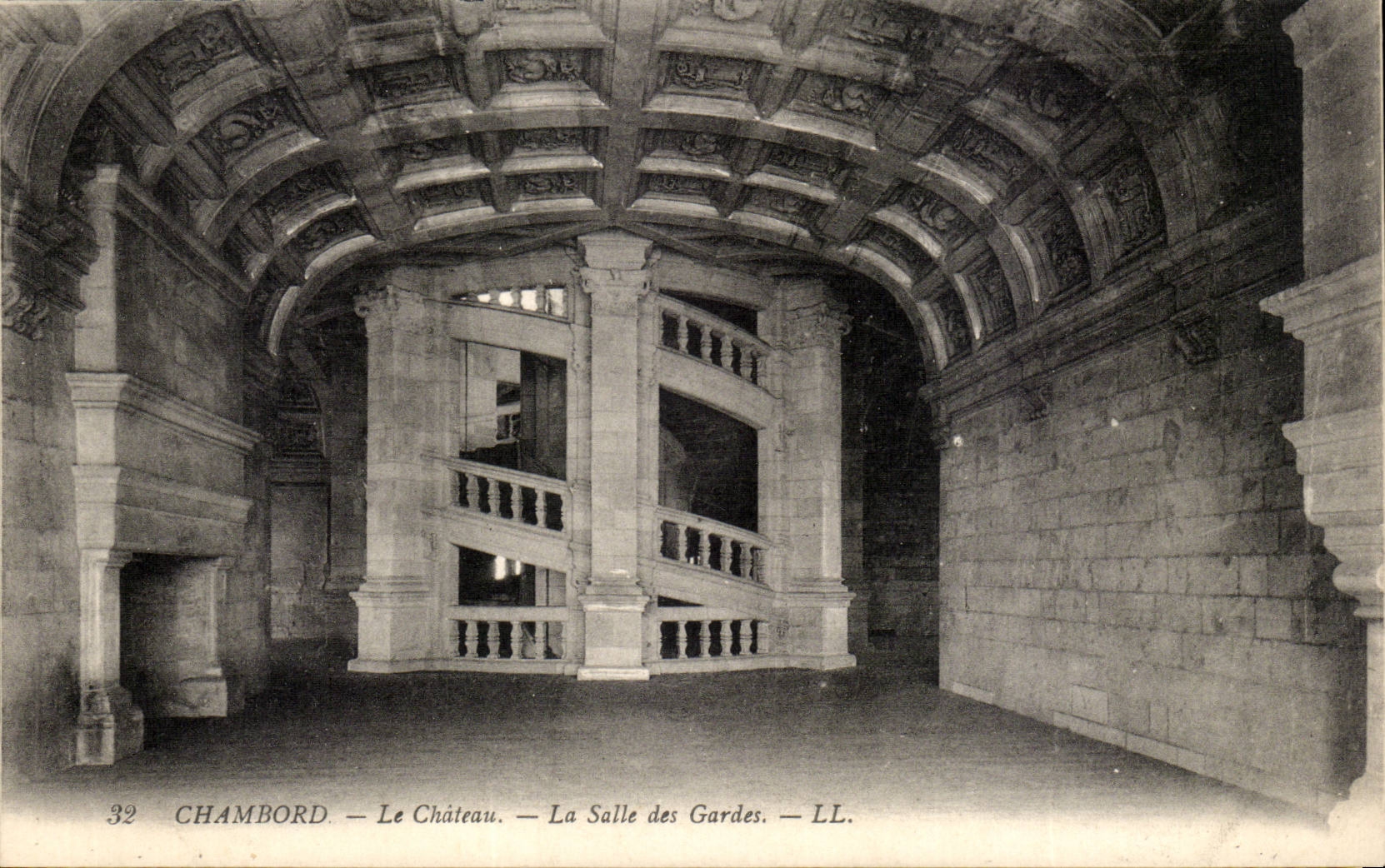 Chambord — Le Château — La Salle des Gardes — LL. — n°32