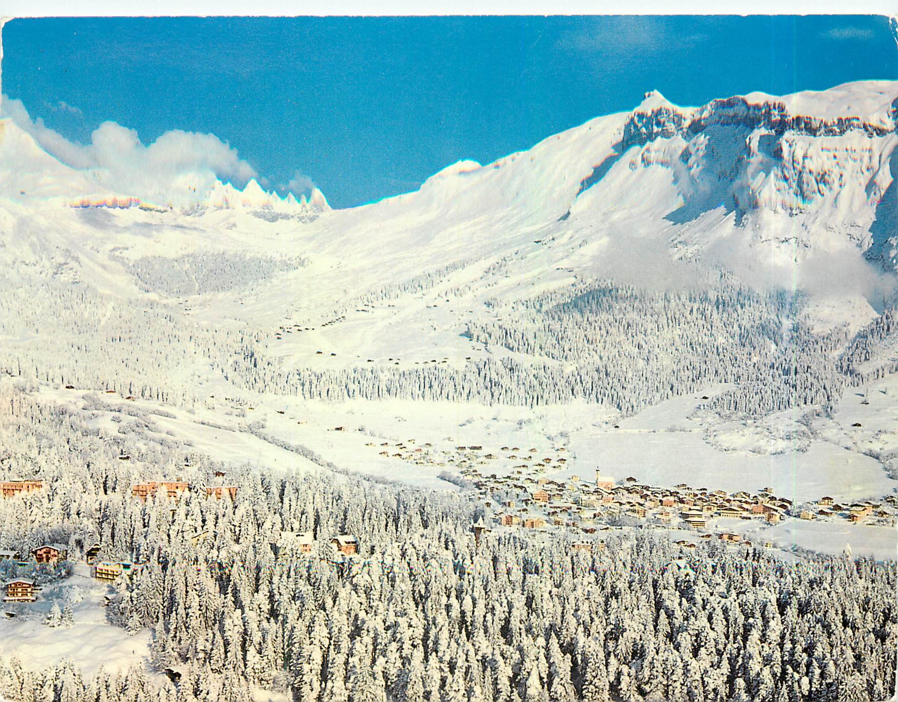 CPM Flims Waldhaus und Dorf gegen das Skigebiet von Nagiens und Cassons 