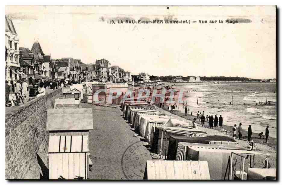 La Baule CPA Vue sur la plage