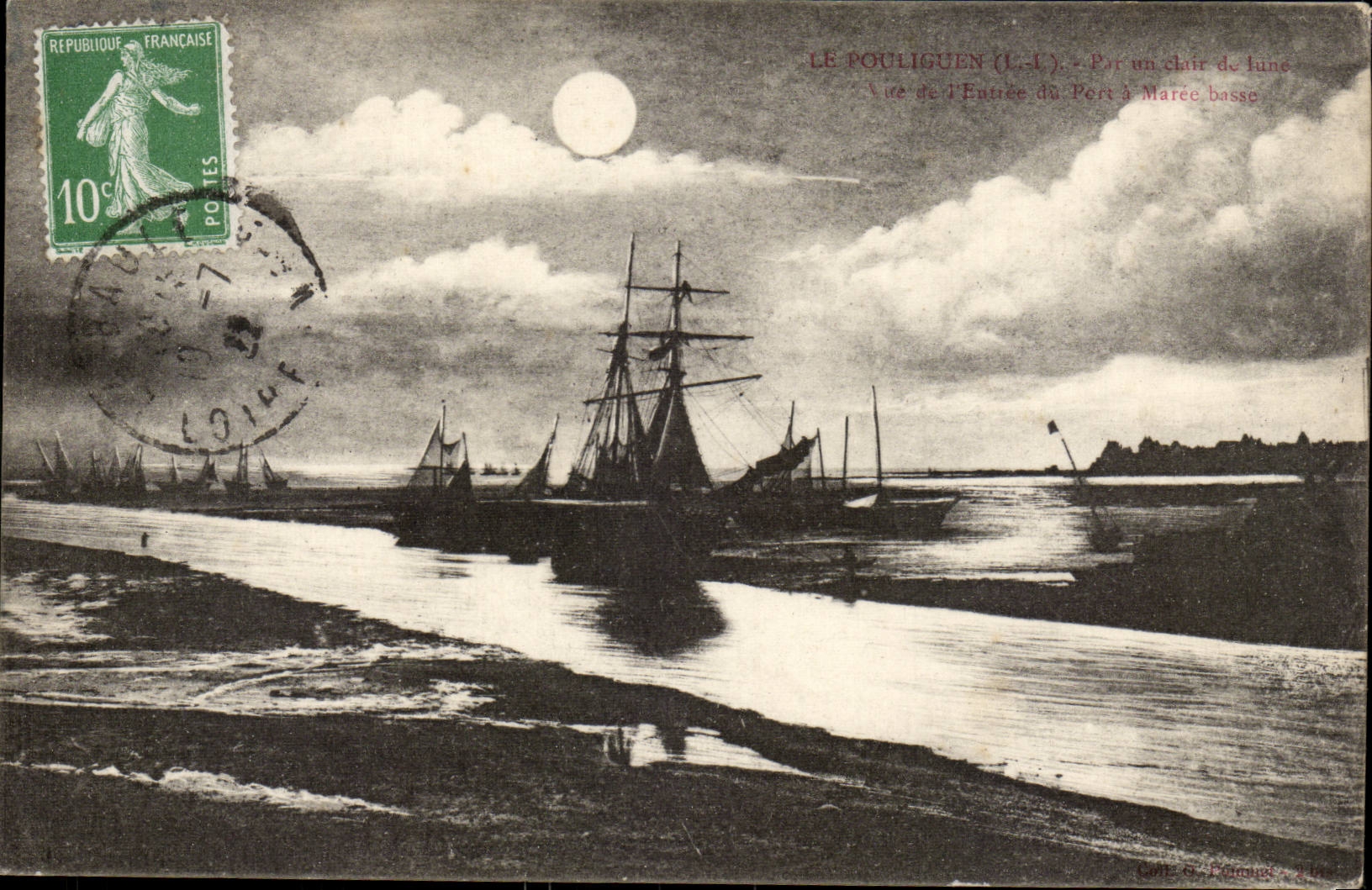 Le Pouliguen CPA Par un clair de lune Vue de l'entree du port a maree basse (bateaux)