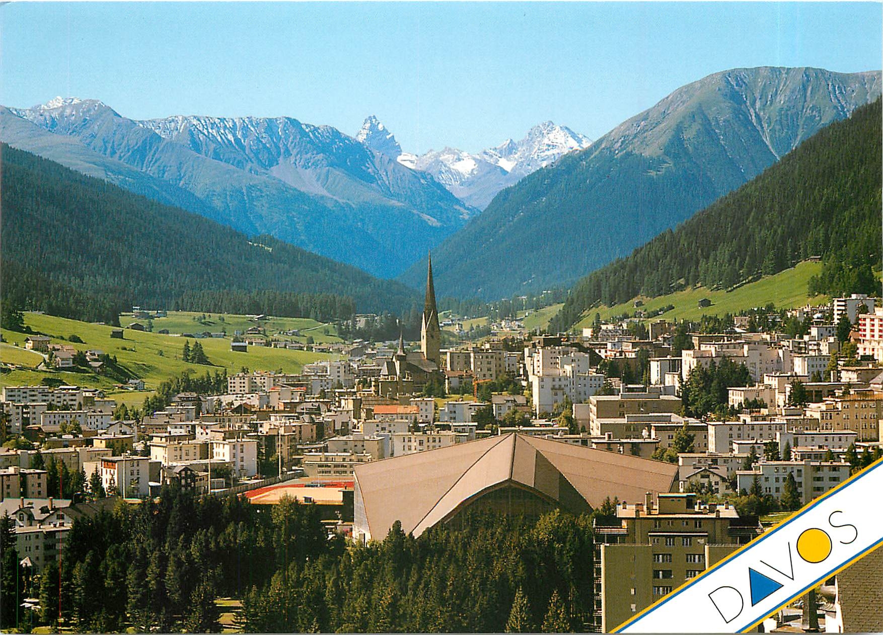 CPM Davos gegen Tinzenhorn und Piz Mitgel mit Eishalle 
