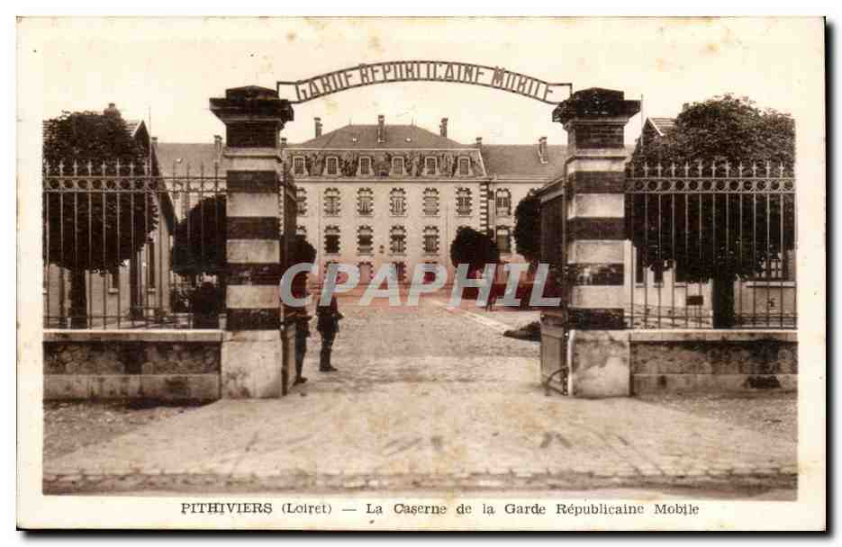 Pithiviers CPA Caserne de la Garde republicaine mobile