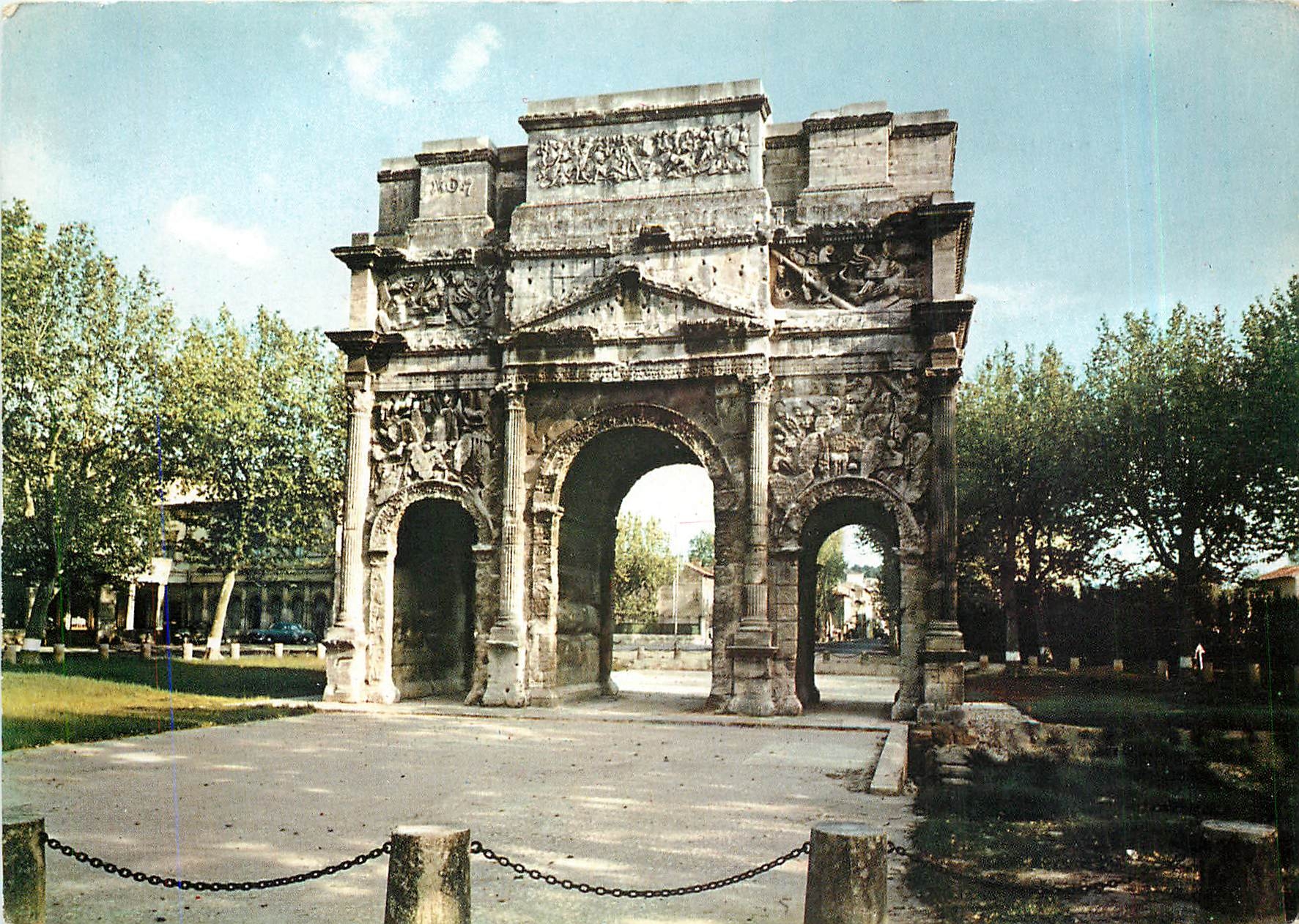 CPM Orange Vaucluse Arc de Triomphe eleve apres la Victoire de Cesar 