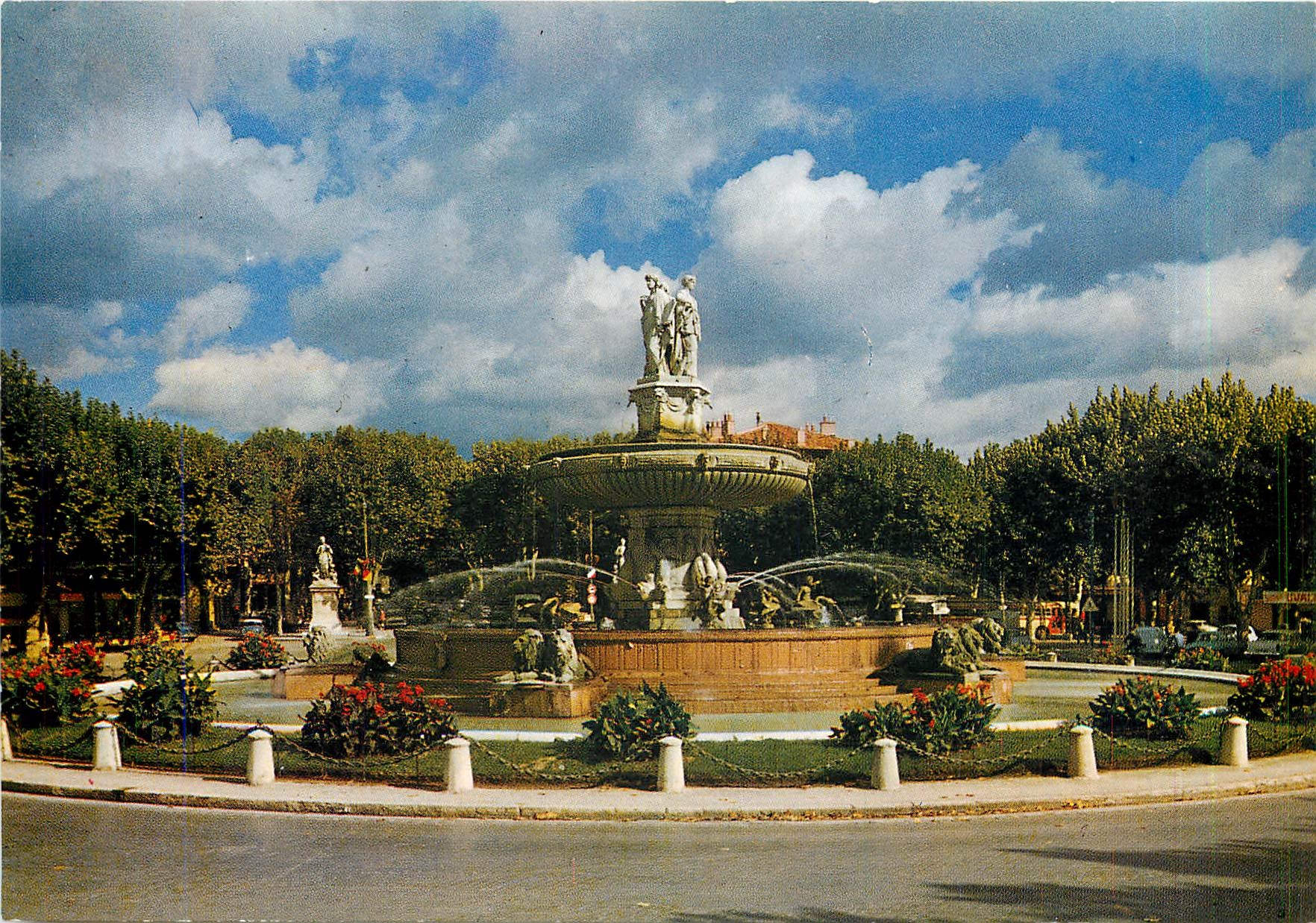 CPM Aix en Provence La grande Fontaine sur la Rotonde 