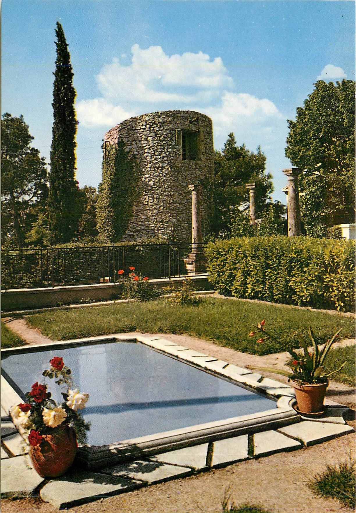 CPM Aix en Provence B du R Butte des Trois Moulins 