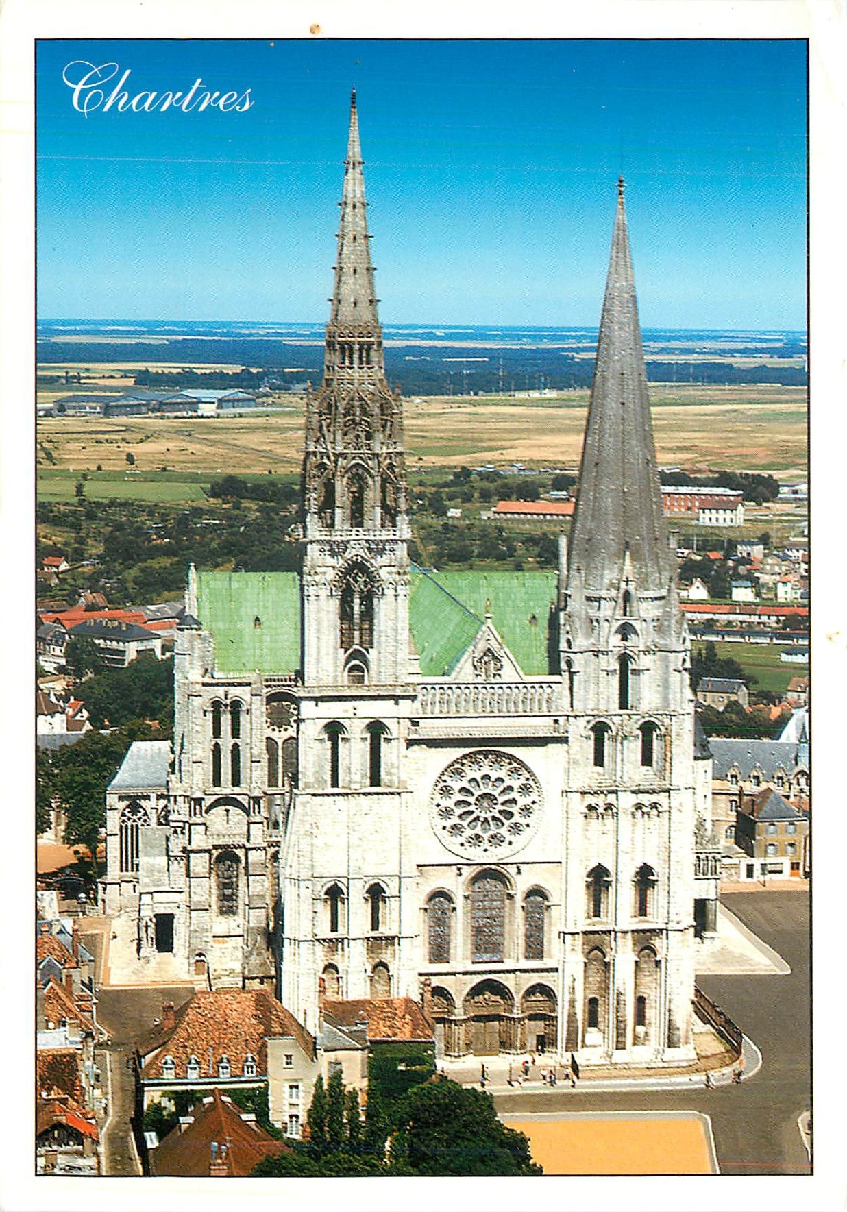 CPM Chartres Eure et Loir Vue aerienne de la Cathedrale 