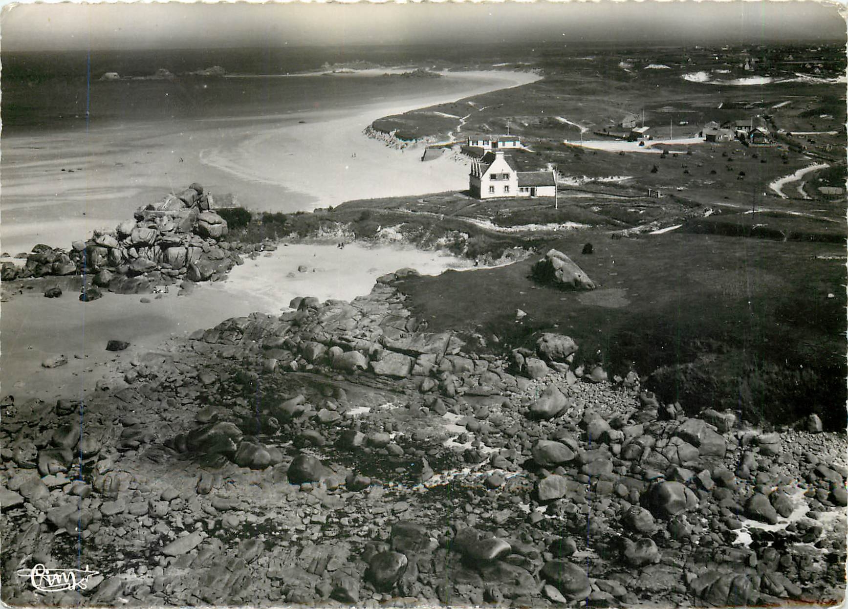 CPM Cleder Finistere Vue generale aerienne de la Plage de Kerfissien 