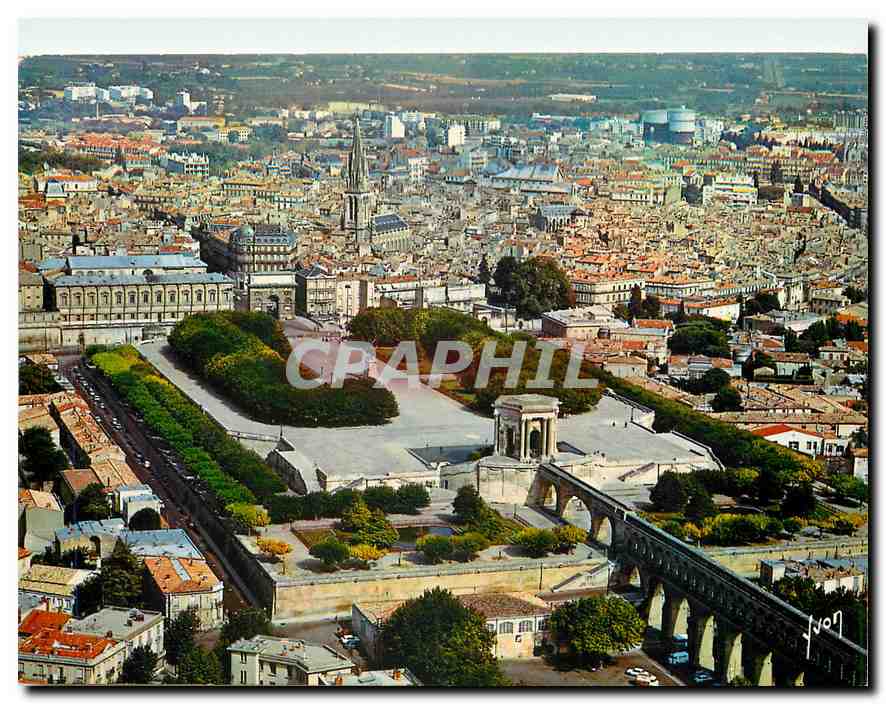 CPM Montpellier Herault Vue aerienne des Arceaux des Jardins du Peyrou de l'Arc de Triomphe 