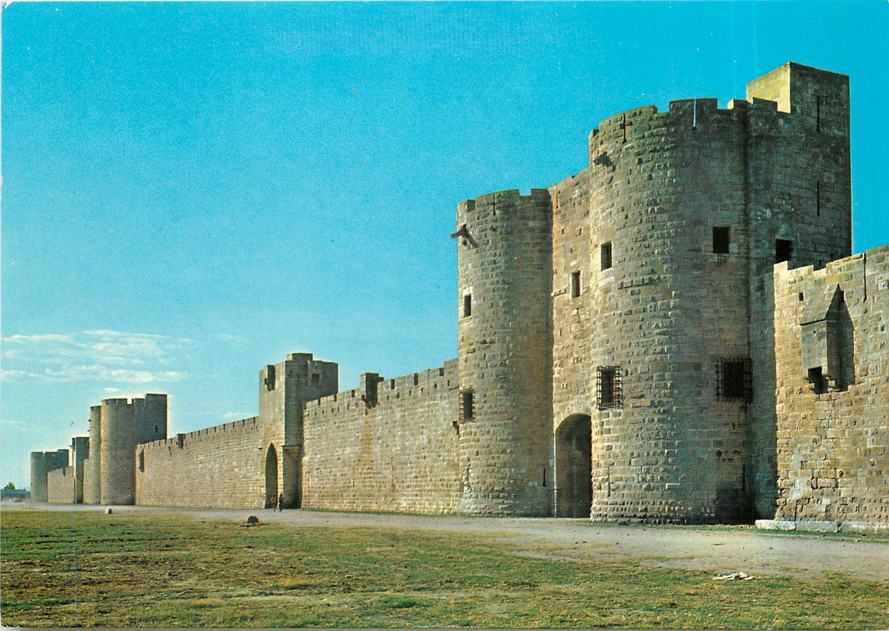 CPM Aigues Mortes Gard Les Remparts 