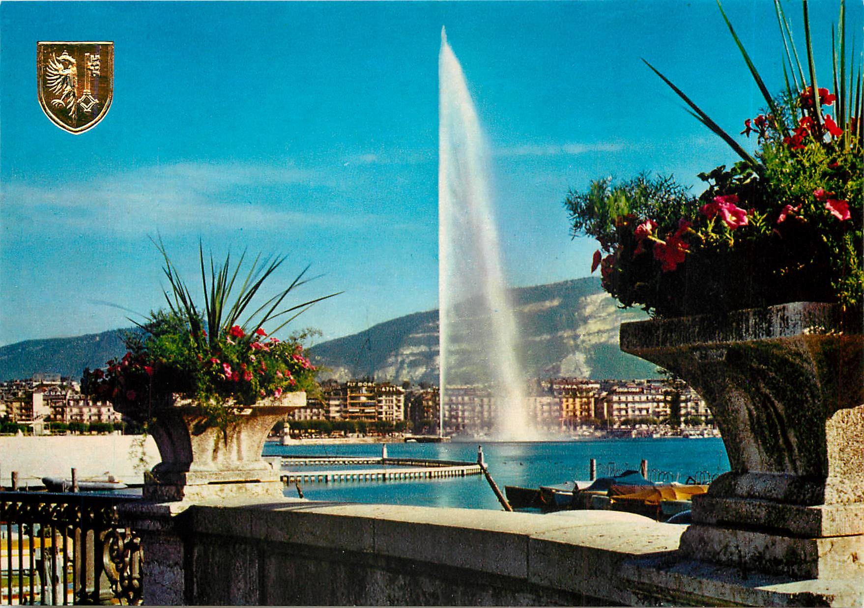 CPM Geneve Le Jet d'Eau depuis le Quai du Mont Blanc 