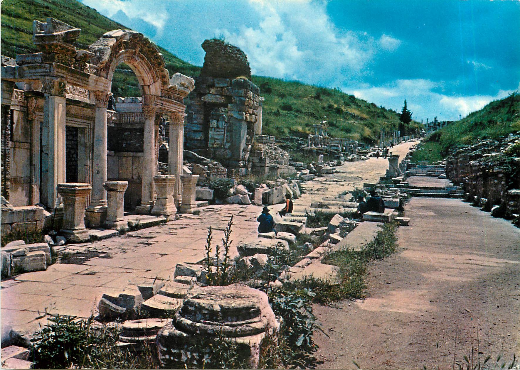 CPM Efes Turkiye Le Temple Hadrion ve rue des Kureits 