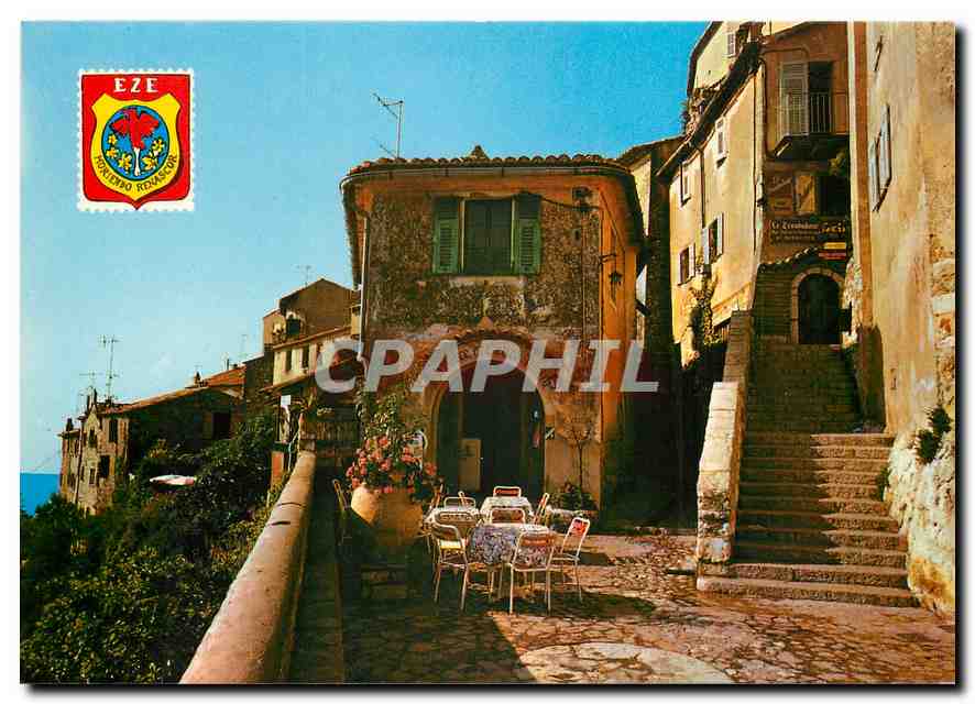 CPM Au Soleil de la Cote d'Azur Eze Village L'Entree du Village et sa placette 