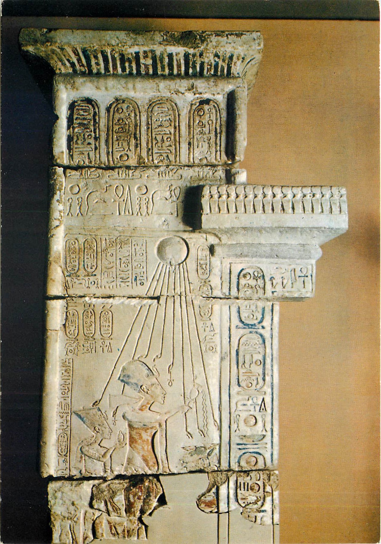 CPM Le Musee Egyptien Cairo Echnaton opiert unter der Sonnen scheibe 