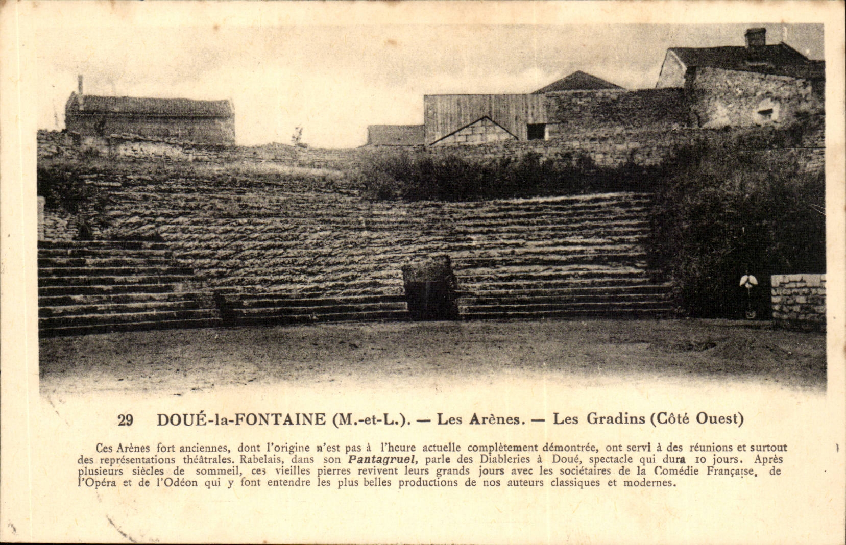 Doue la Fontaine CPA Les arenes Les gradins (cote Ouest)