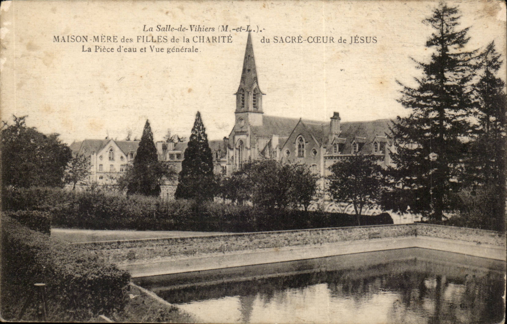 La Salle de Vihiers Maison mere des filles de la Charite du SAcre Coeur de Jesus CPA La piece d'eau et vue generale