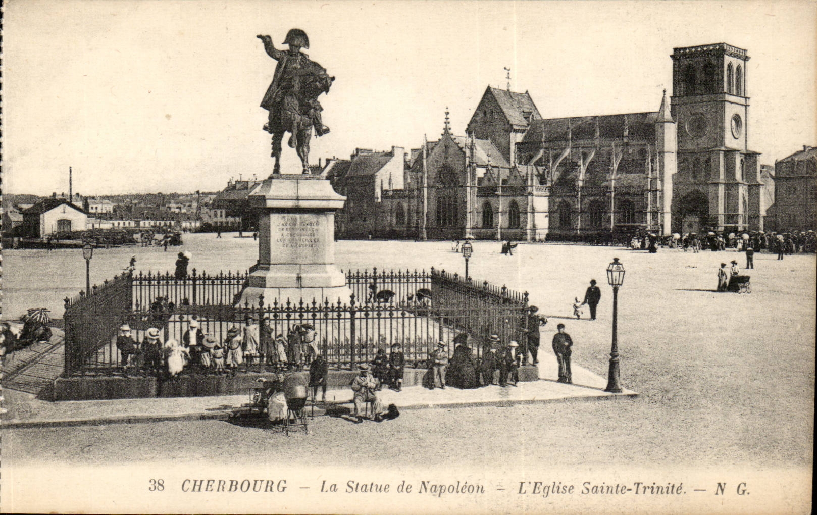 Cherbourg — La Statue de Napoléon — L'Église Sainte-Trinité — N.G.