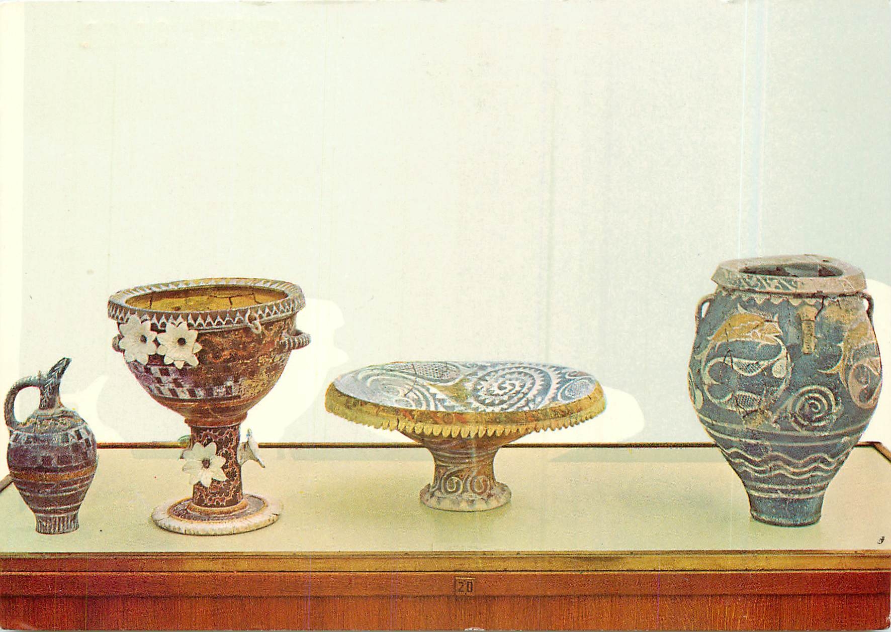 CPM Heraclion Musee Fruitiere et potteries de Kamares 