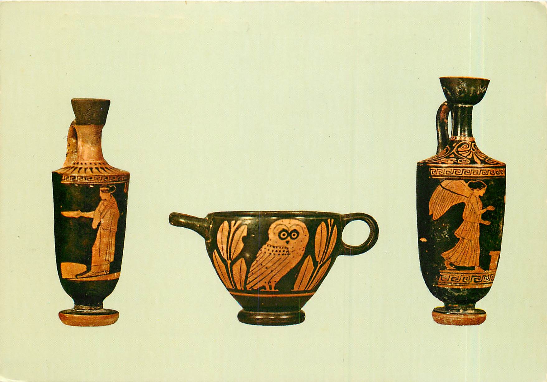 CPM Musee de l'ancienne Corinthe Lekythoi et Skyphos attiques avec representations d'une pretesee 