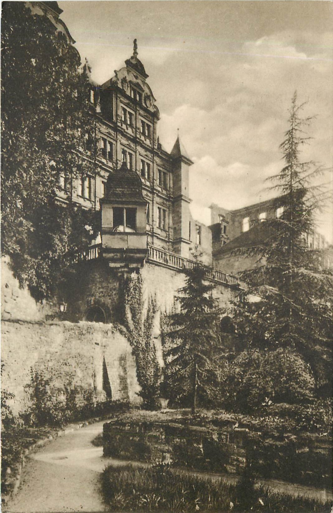 CPA Heidelberg Der Schlossaltan mit Leil des Friedrichs Baues 