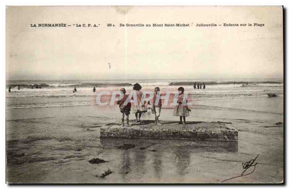 Jullouville — Enfants sur la Plage — La C.P.A. n°28A