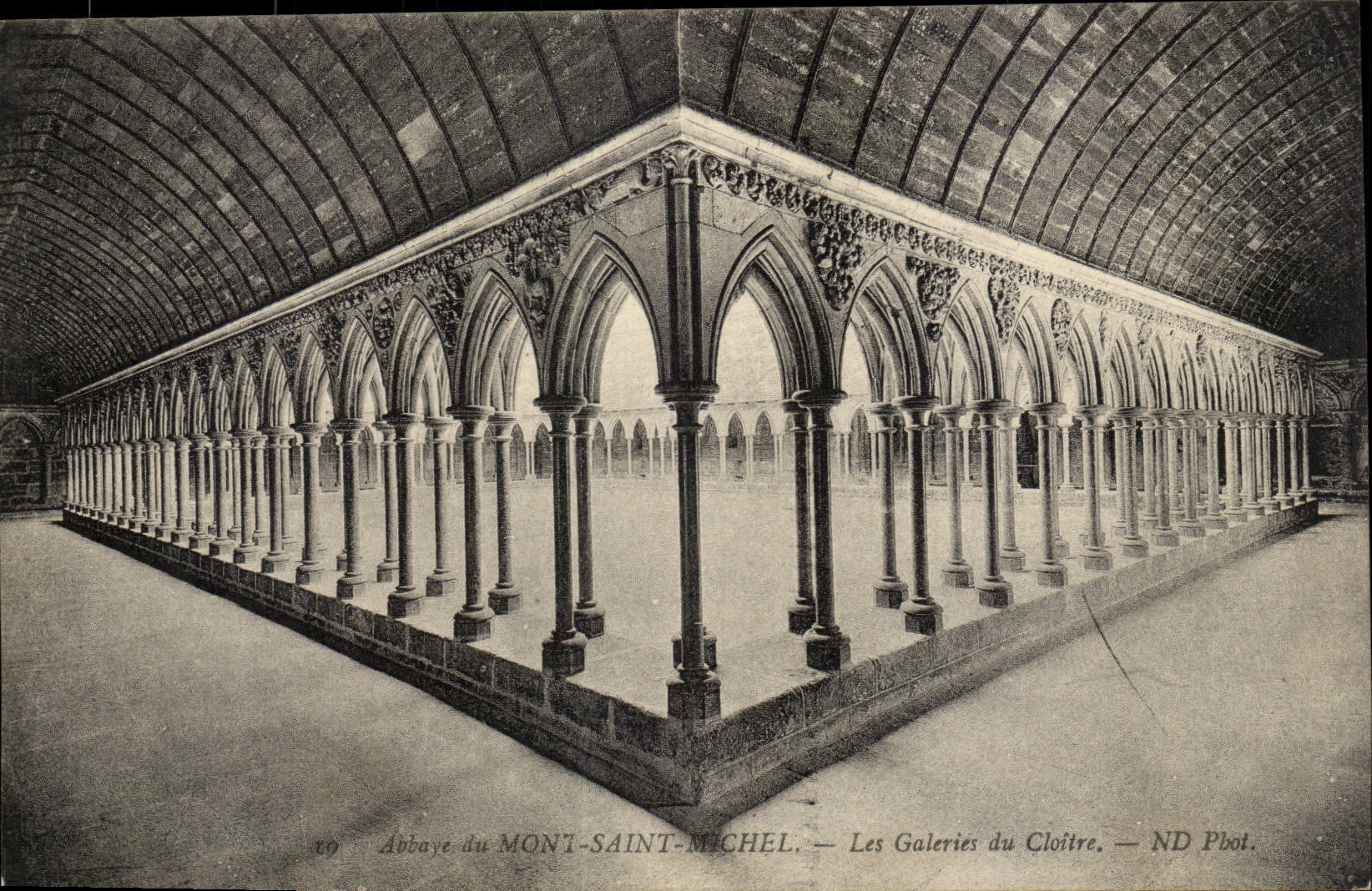 Normandie Mont Saint Michel CPA Les galeries du cloitre