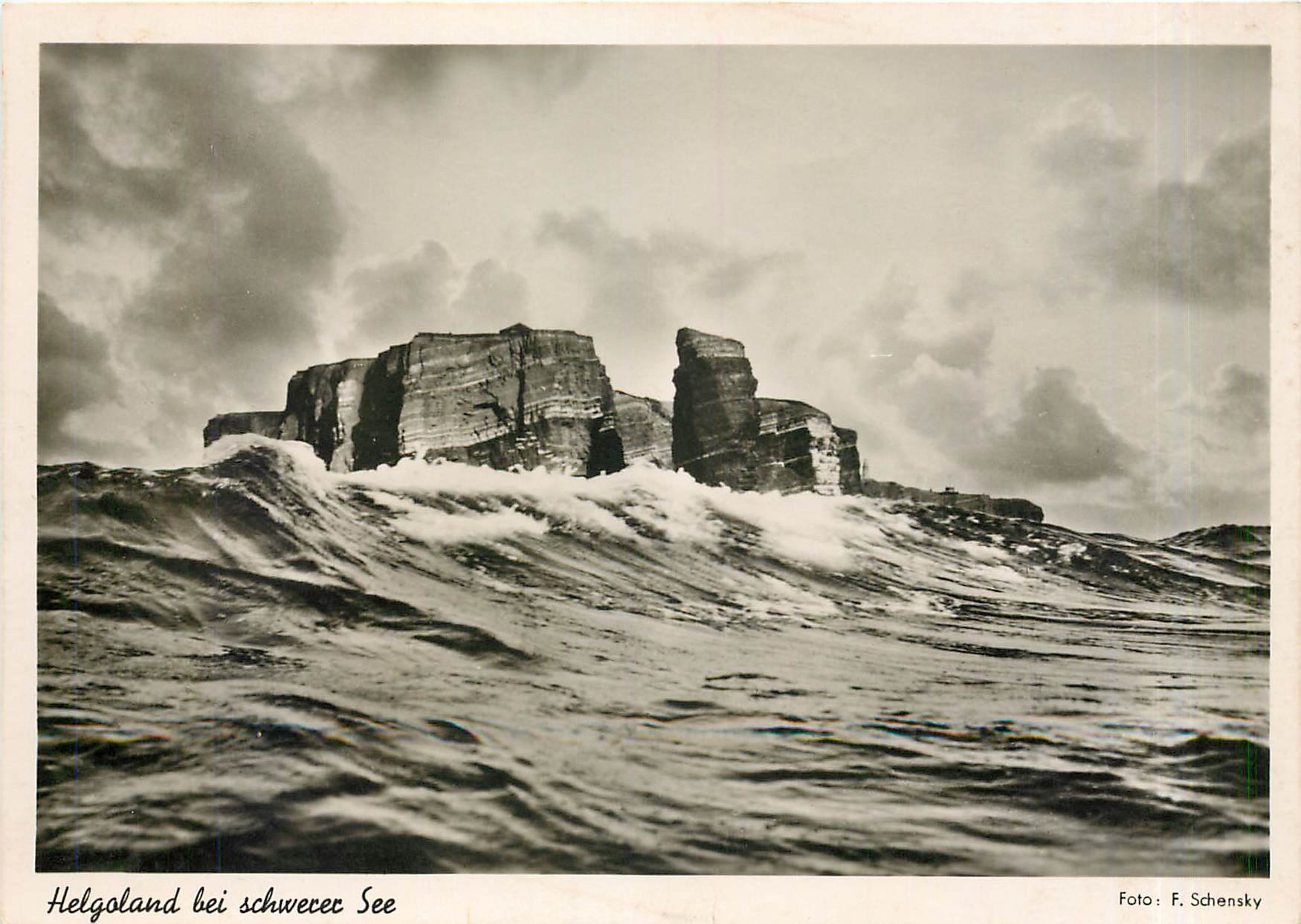 Helgoland bei schwerer See — Photo F. Schensky
