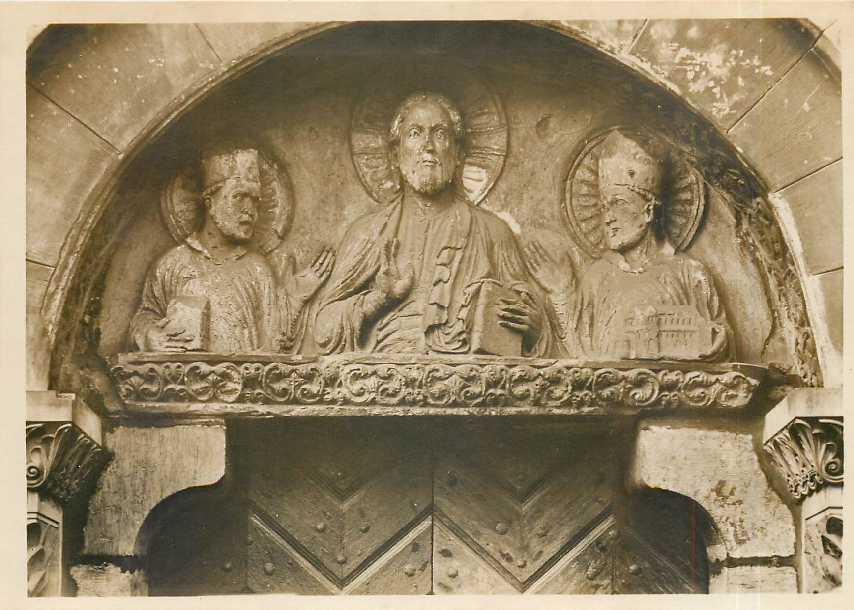 CPM Hildesheim St Godehardikirche Typanon vom Nordwestportal Christus zwischen den HI 