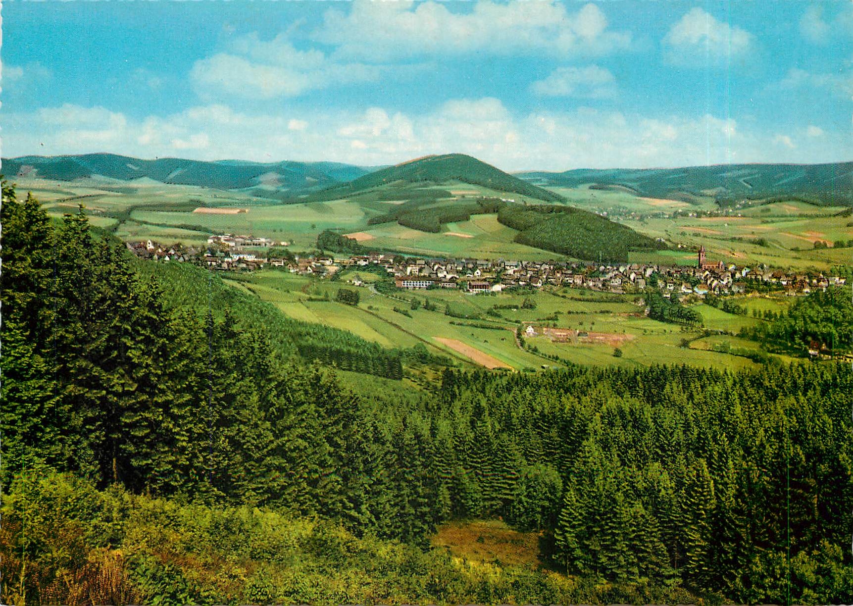 CPM Schmallenberg Hochsauerland Luftkurort Gesamtblick mit Wilzenberg 