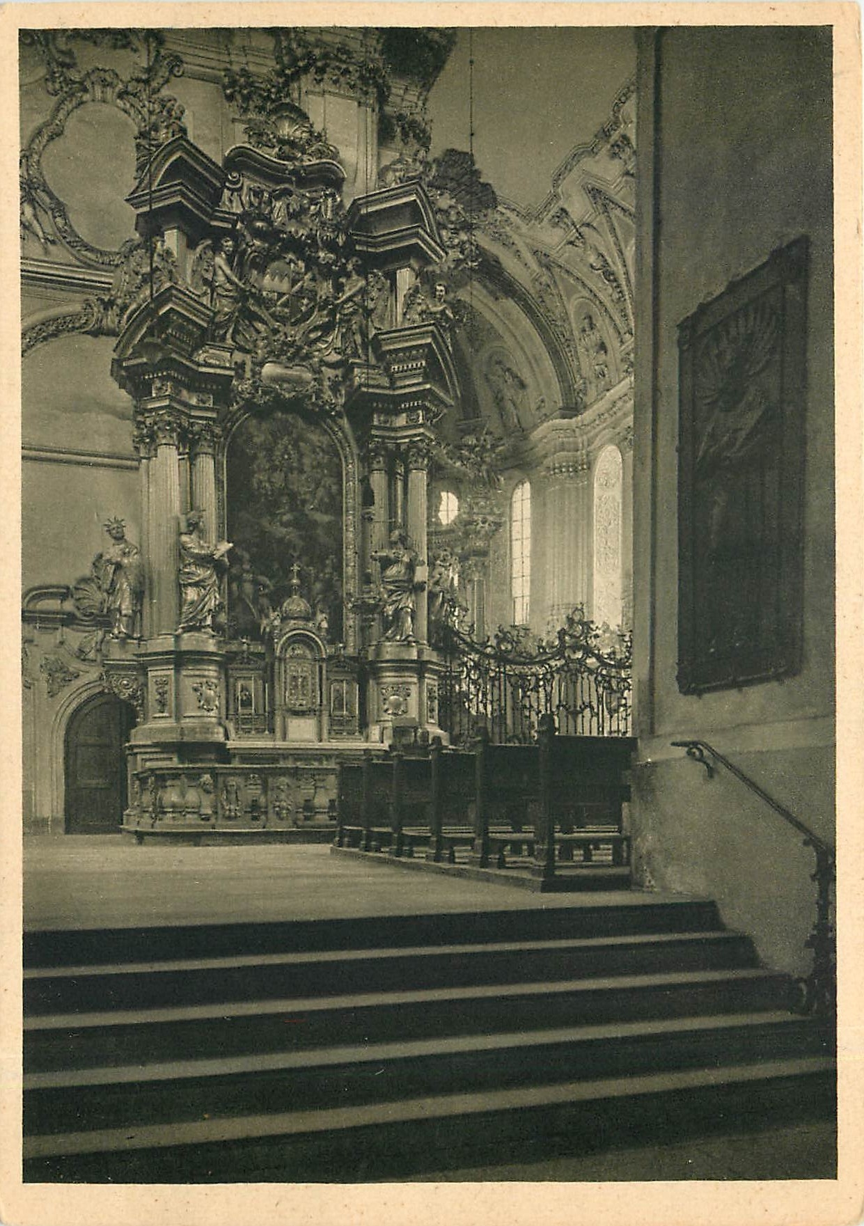 CPM Der Dom in Wurzburg Blick auf den Pfarraltar im Querschiff 