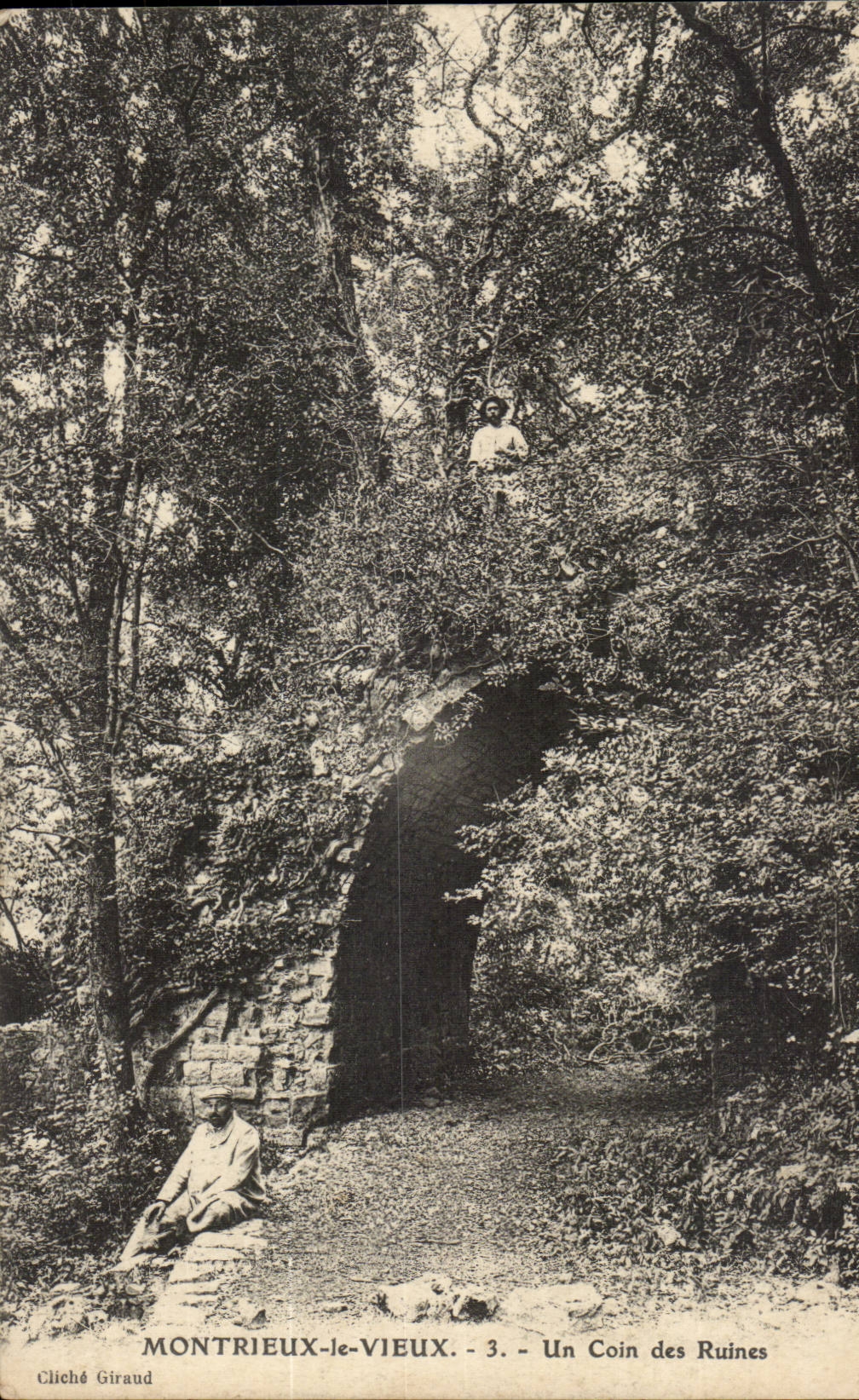 Montrieux-le-Vieux - Un Coin des Ruines — Cliché Giraud, n°3
