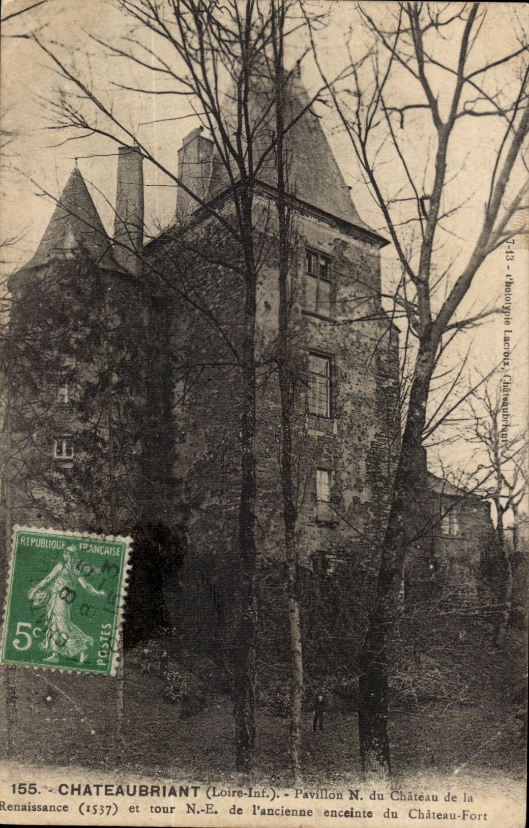 Chateaubriant CPA Pavillon N du chateau de la Renaissance et tour Ne de l'ancienne enceinte du chateau fort