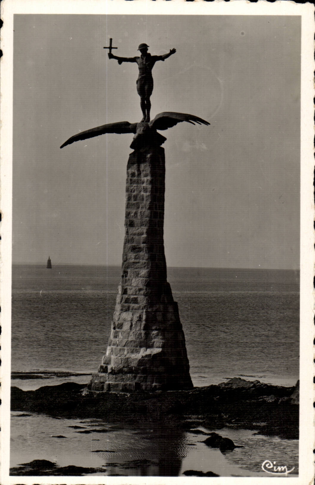 Saint Nazaire CPA Le monument aux Americains 