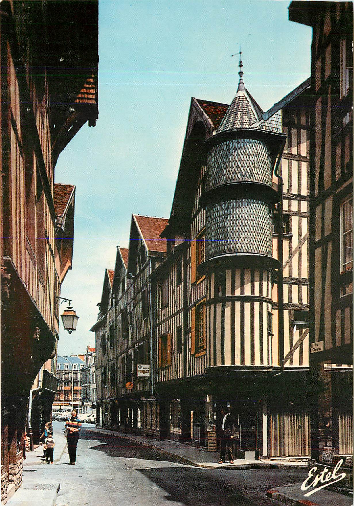 CPM Troyes Aube Capitale de la Champagne Rue Champeaux vieilles maisons Champenoises et la Tourelled