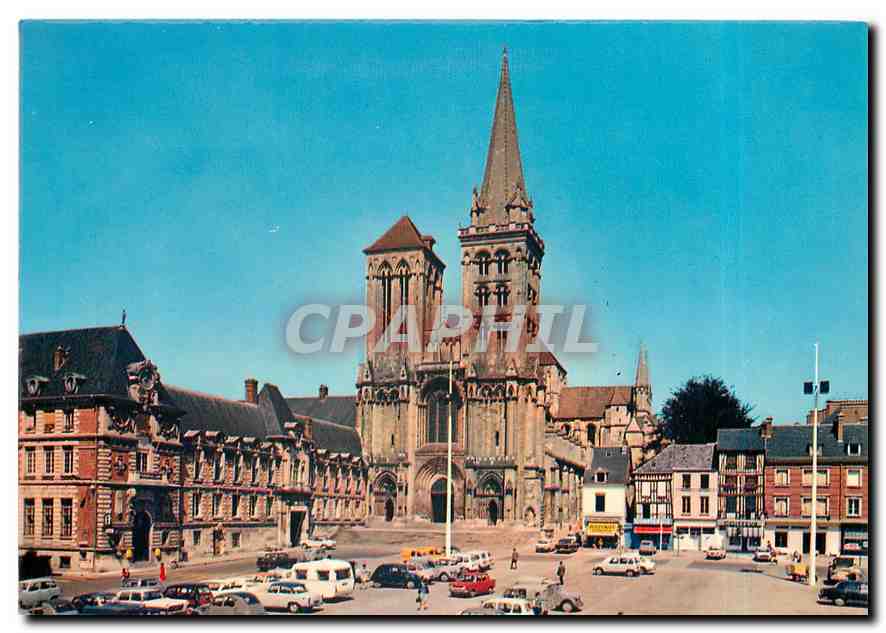 CPM Lisieux Calvados La Cathedrale Saint Pierre et la place Thiers 