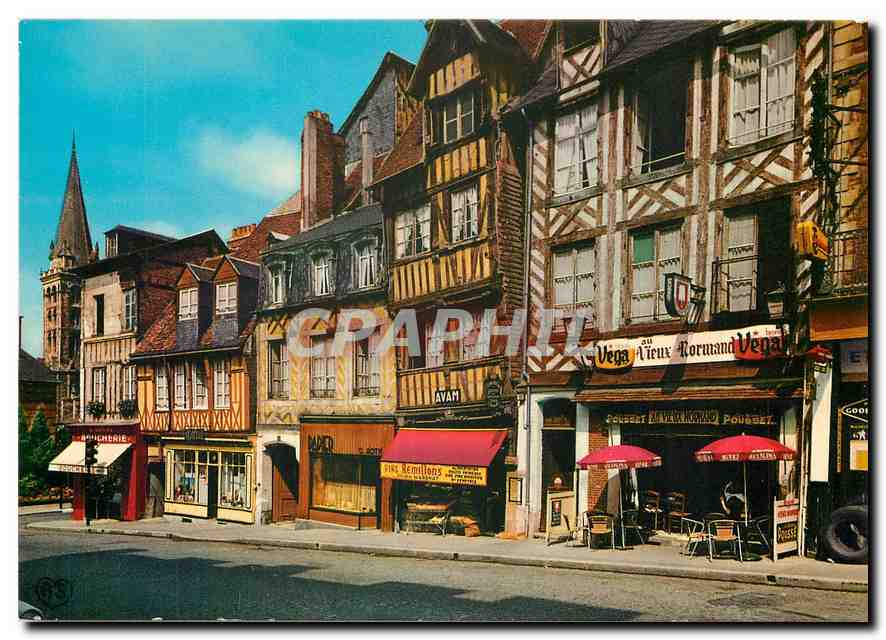 CPM Lisieux Calvados La rue Henri Cheron Vieilles maisons 