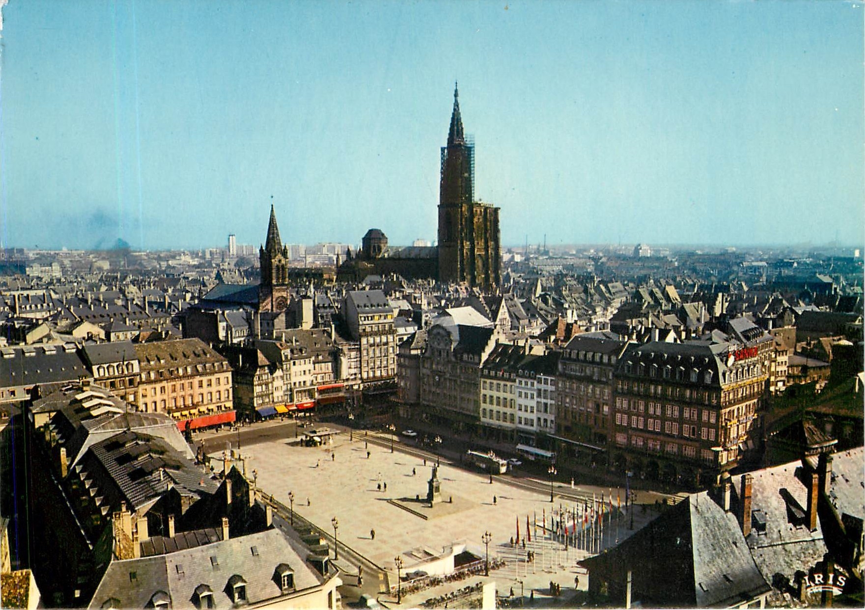CPM Strasbourg Bas Rhin La place Kleber et la Cathedrale 
