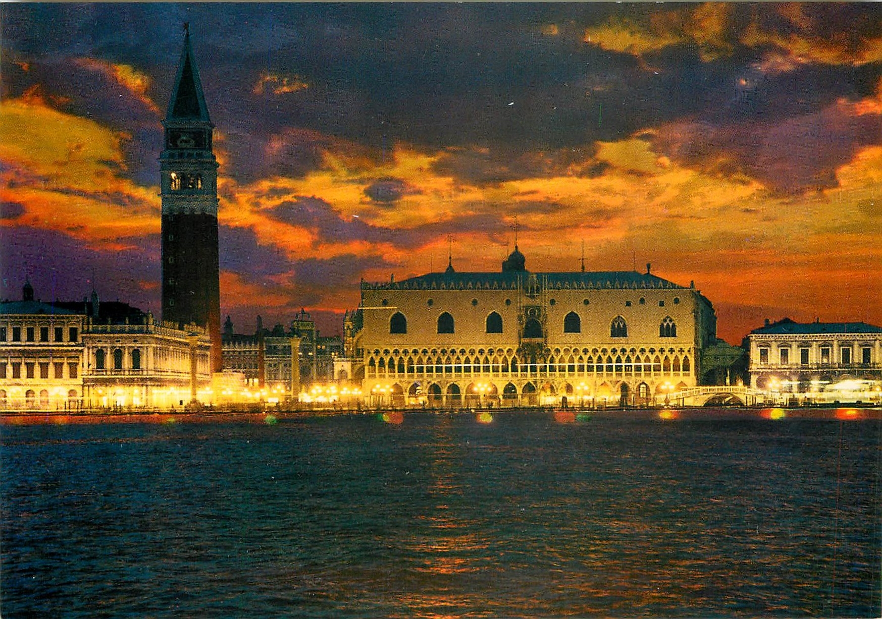 CPM Venezia Coucher de soleil dans le Bassin de S Marc 