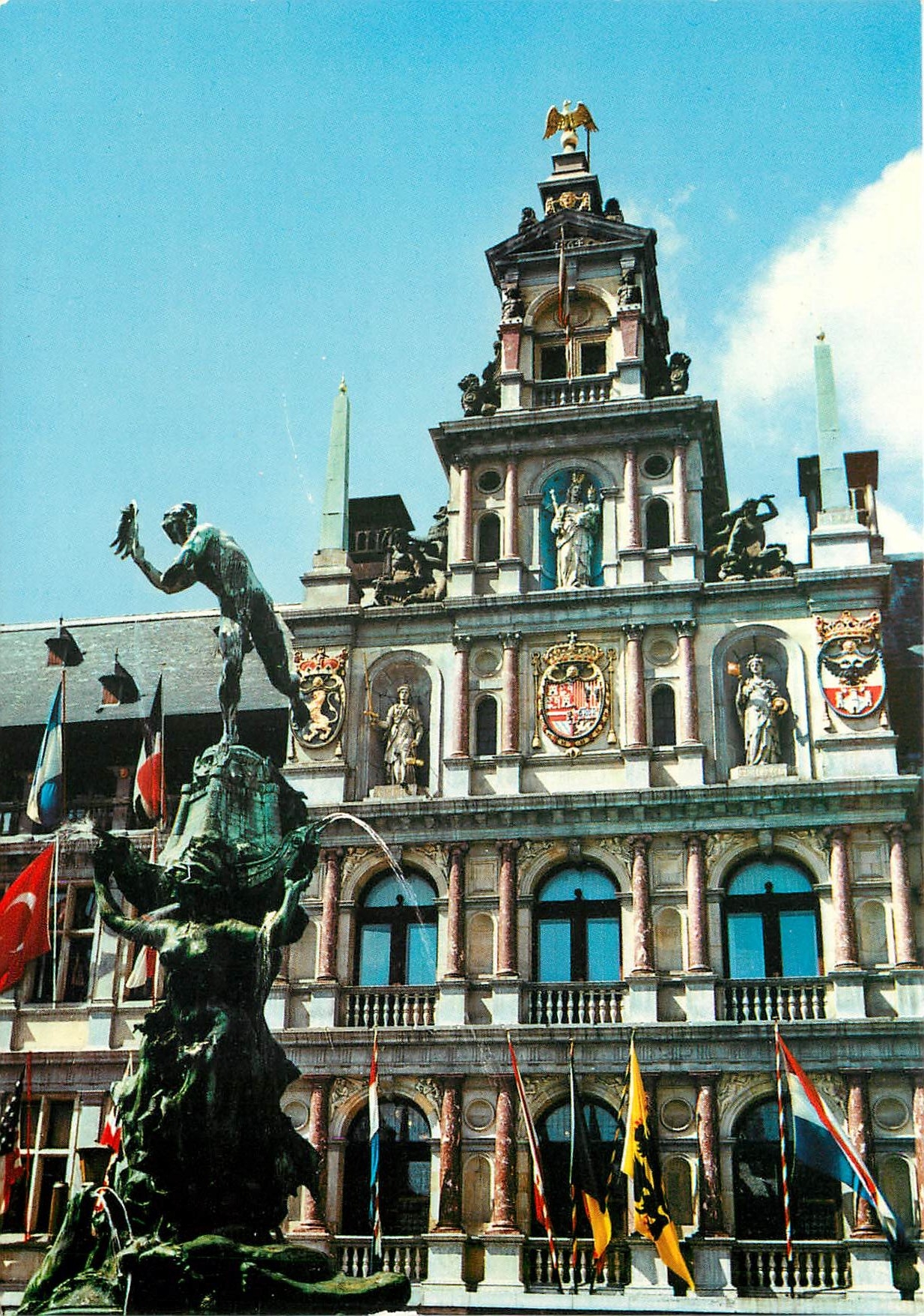 CPM Antwerpen L'Hotel de Ville et la fontaine Brabo 