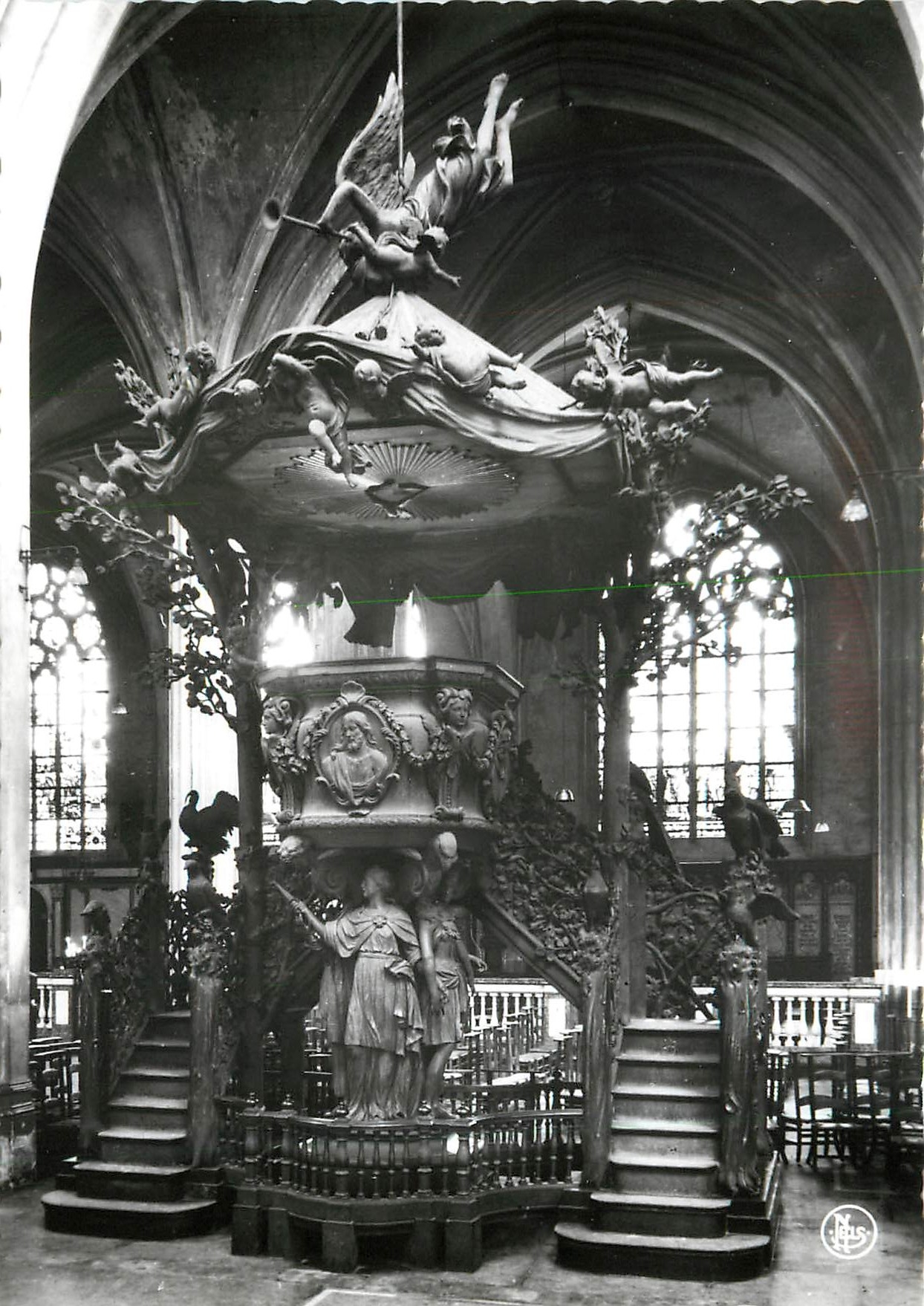 CPM Antwerpen Kathedraal Chairs de Verita 