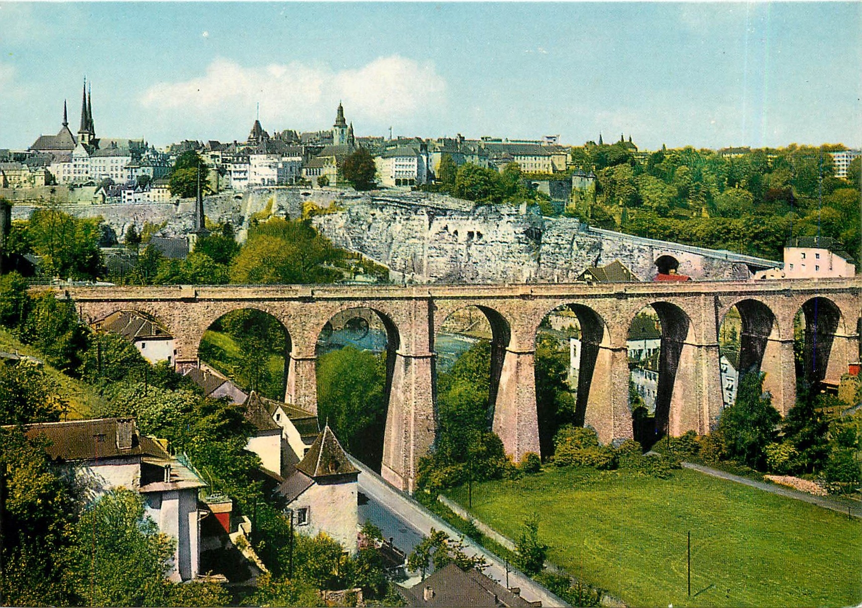 CPM Luxembourg Panorama de la Ville haute 