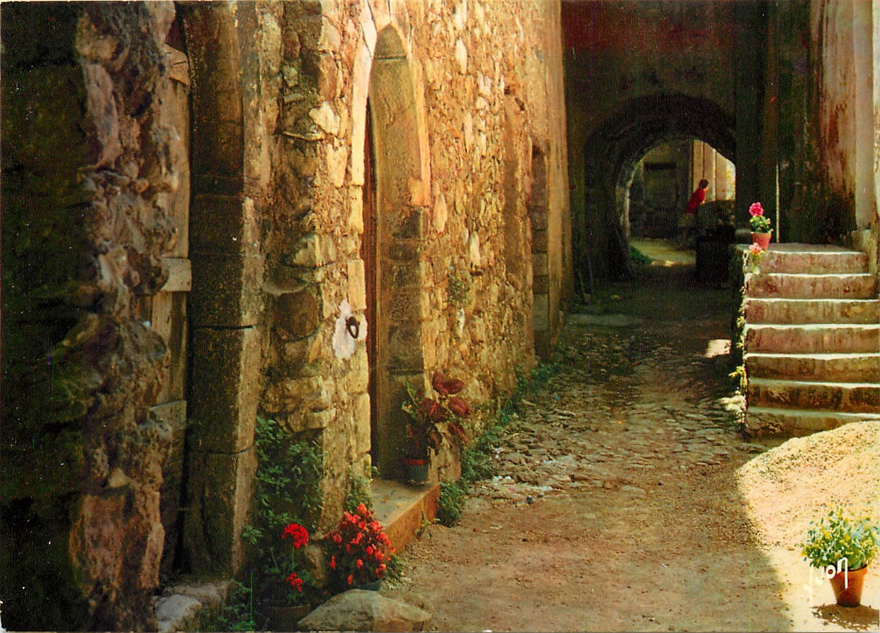 CPM Sainte Agnes Alpes Maritimes Le village du littoral le plus haut d'Europe Une vieille rue 