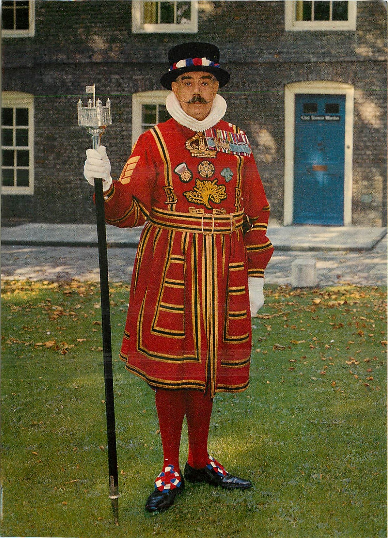 CPM La Tour de Londres Le Yeoman en chef 
