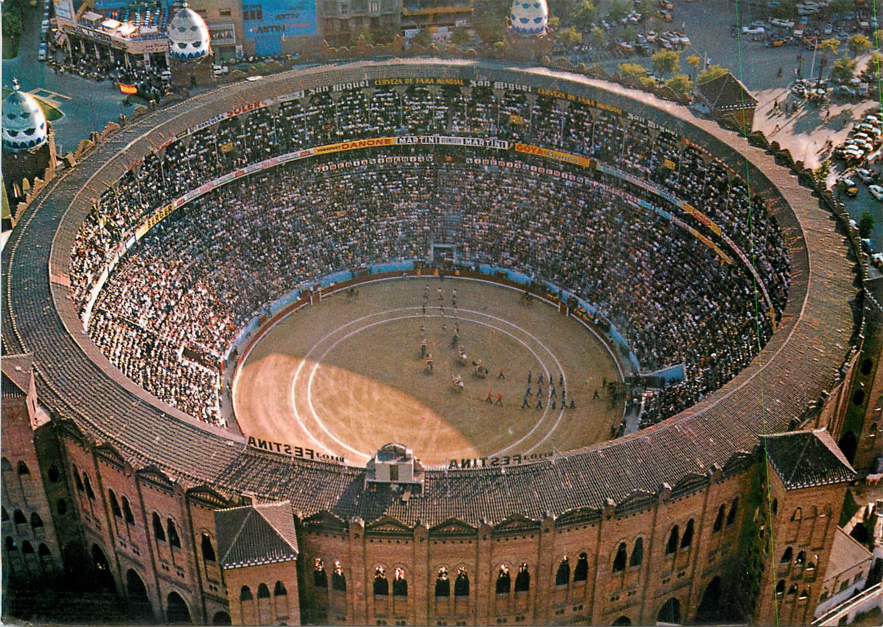 CPM Bull Fight Feast Una plaza en dia de corrida 
