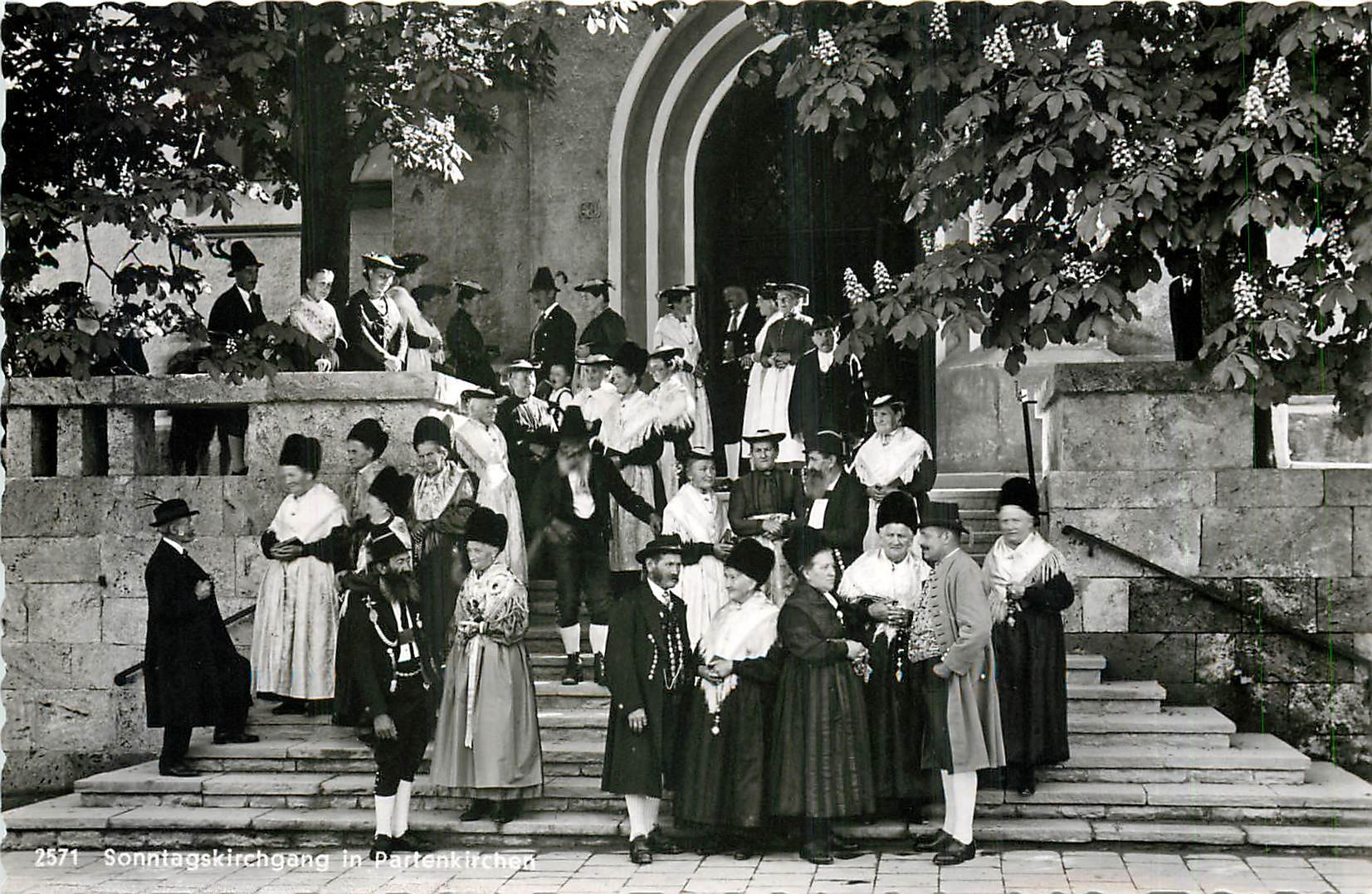 CPM Sonntagskirchgang in Partenkirchen Folklore