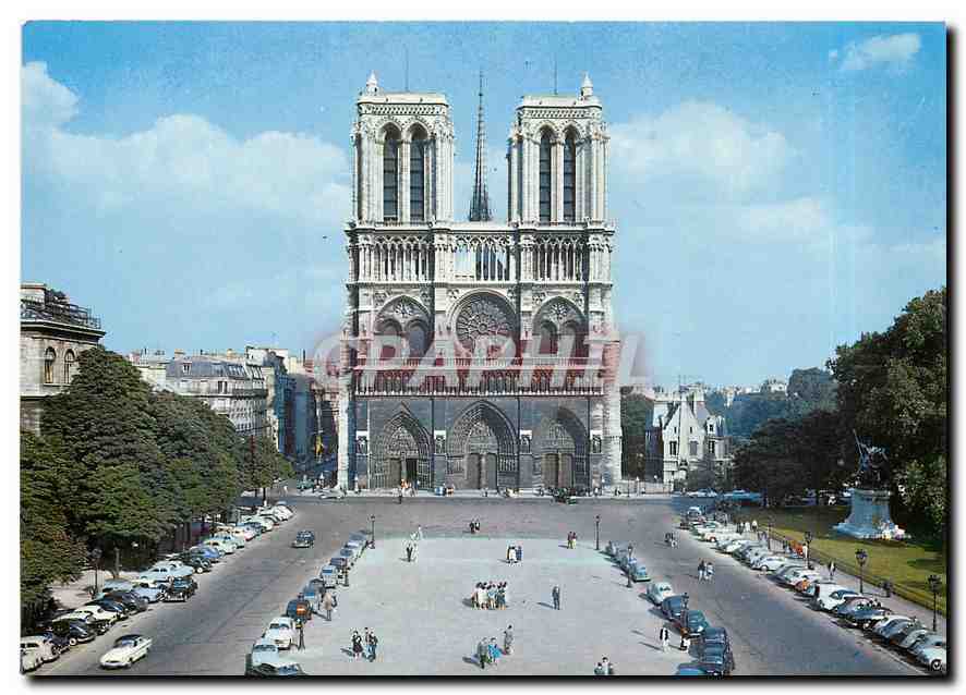 CPM Paris Notre Dame de Paris et le Parvis 