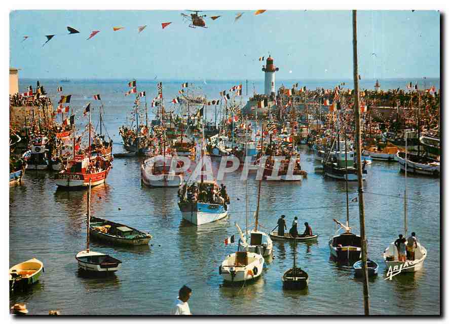 CPM Sur la Cote de Lumiere dans l'Ile d'Oleron Bateaux de peche